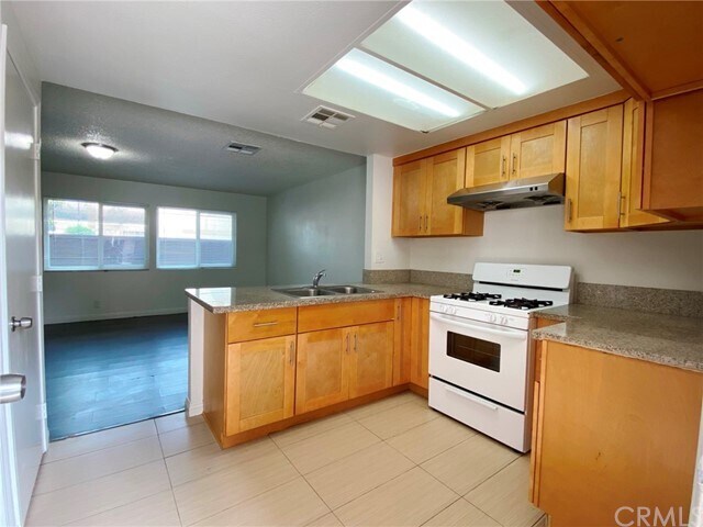 Building Photo - 3031 Lashbrook Ave