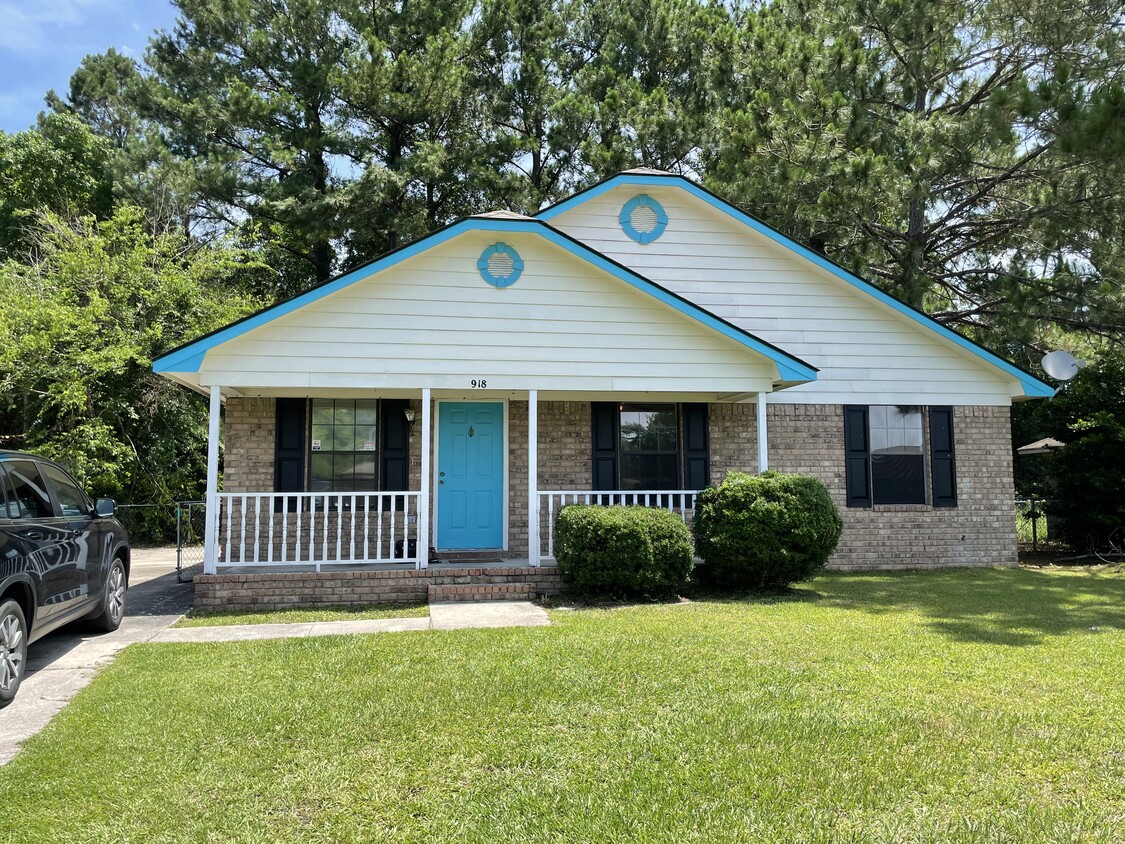Front of the house - 918 Willowbrook Dr