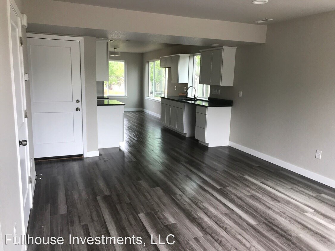 Foto principal - 8339-8395 W Hampden Ave