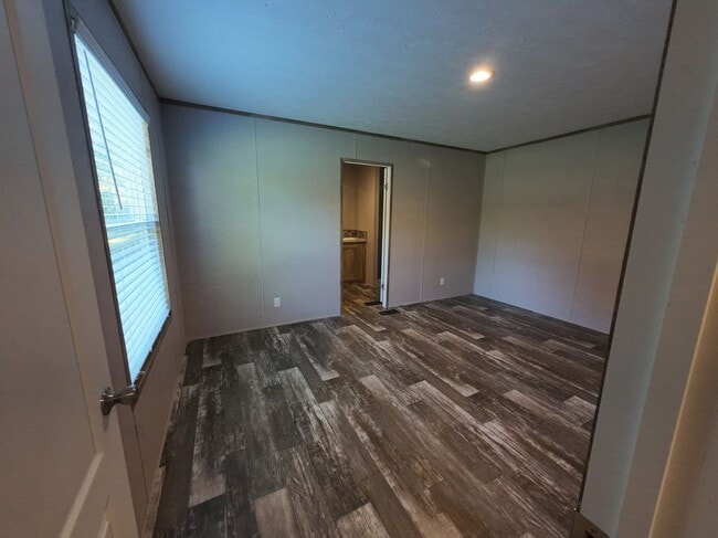 Building Photo - 463 Comanche Rd