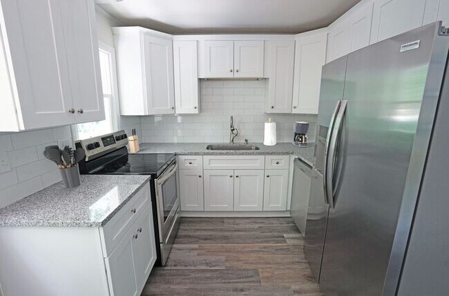 Foto del edificio - Newly Renovated Home in Matthews!