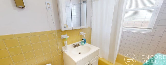 Building Photo - 402 Highland Ave