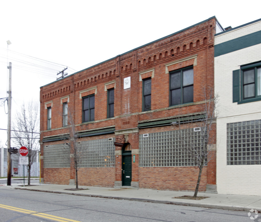 Building Photo - 446-452 E Milwaukee St