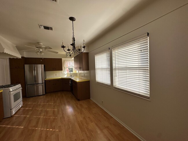 Building Photo - Lovely Family Home near Virginia Country C...