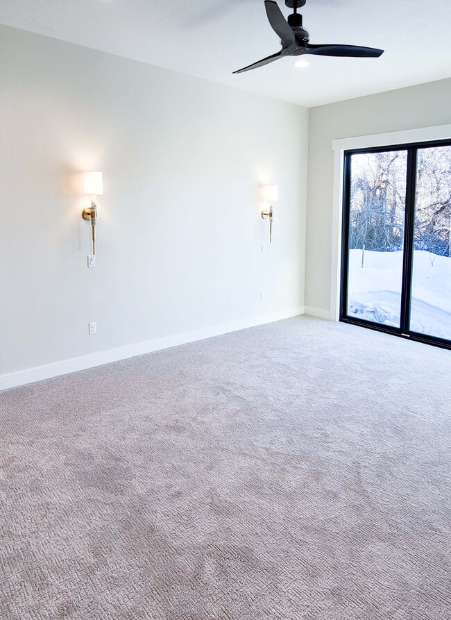 Building Photo - 1303 E Lasso Trail