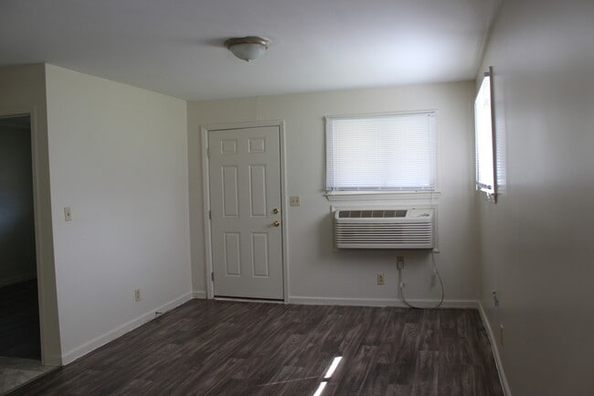 Building Photo - 1109 I St