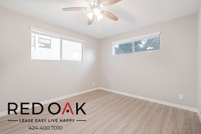 Foto del edificio - 12737 Moorpark St