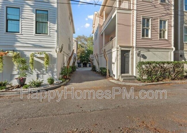 Photo - 11 Kirkland Ln House