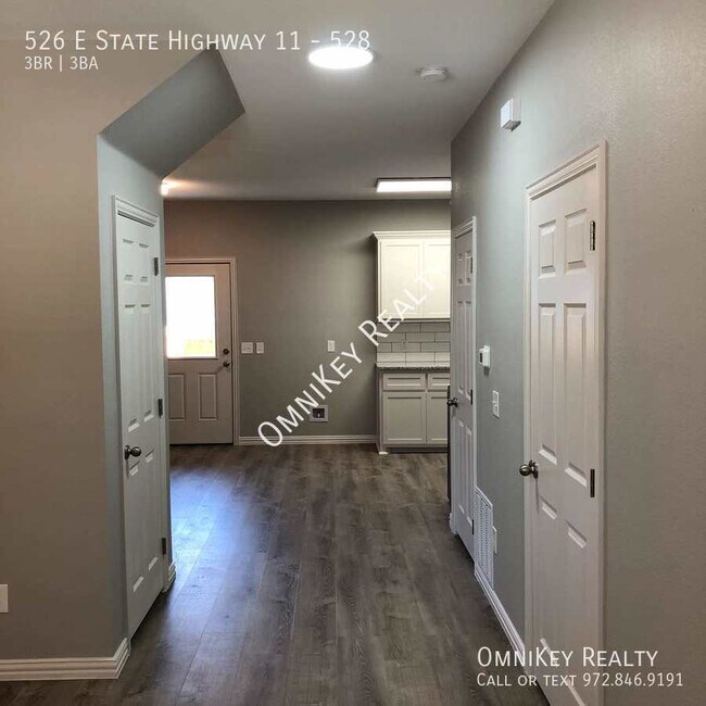 Building Photo - 526 TX-11