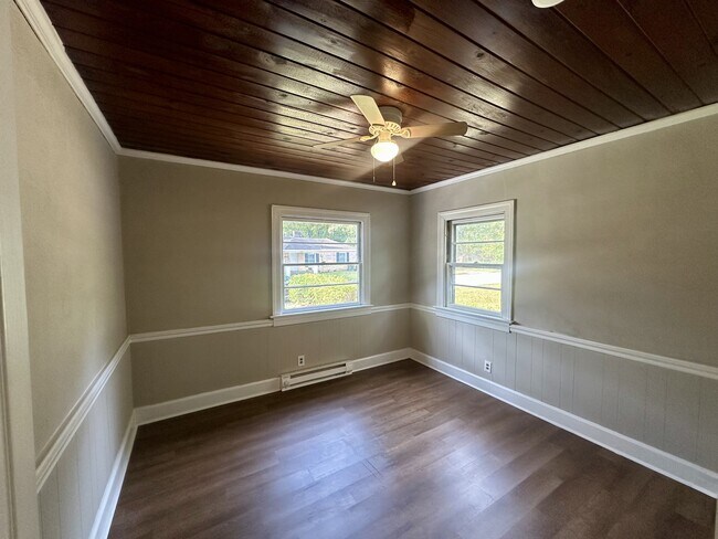 Foto del edificio - 327 Finch St SE