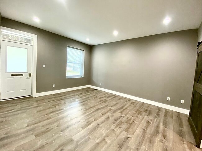 Building Photo - 3133 Lackland Ave