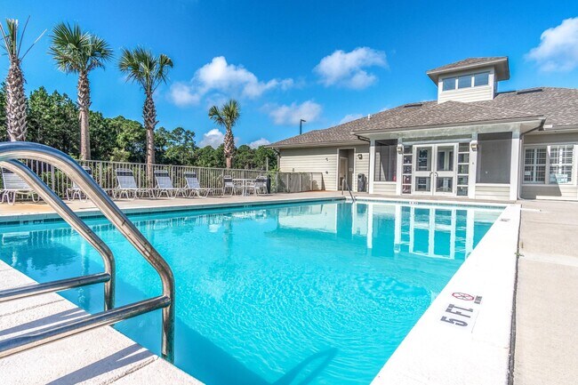 Building Photo - Beautiful 2 Bedroom Apartment in Fort Walton Beach!