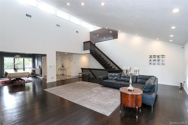 Building Photo - 35 Old Pond Rd