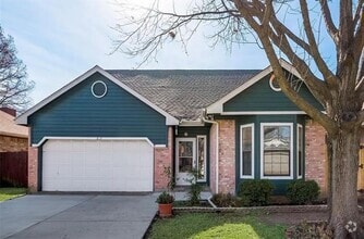 Building Photo - 812 Melville Dr
