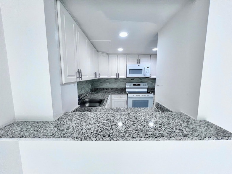 Primary Photo - 2580 NW 56th Ave