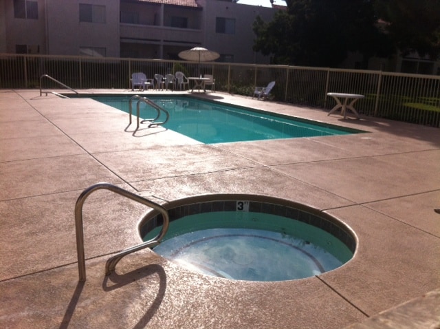pool and spa - Villas East