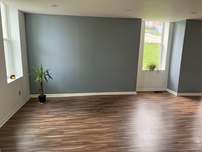 Foto del edificio - Spacious home 4 bedroom 2 1/2 bath Pittsburgh PA 15201