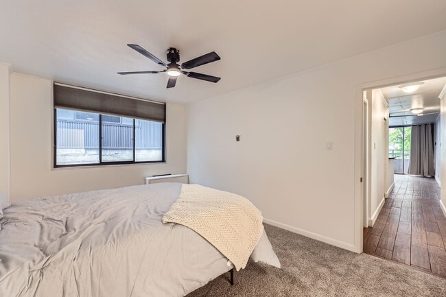 Foto del edificio - 830 N Sherman St
