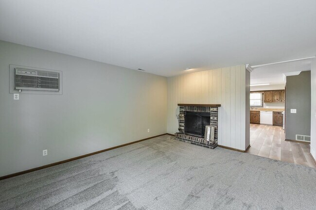 Building Photo - 304 Maple St