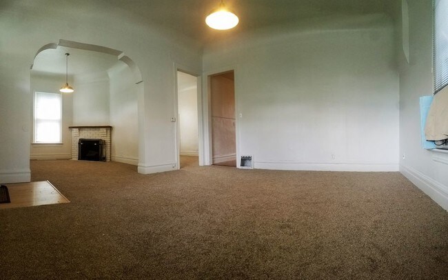 Building Photo - 265 E 400 N