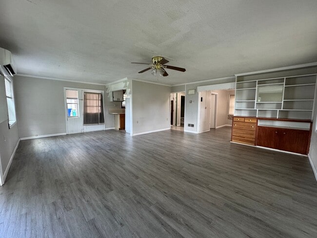 Foto del edificio - Charming 1-Bedroom, 1-Bath Home Near Downtown Tavares - Lawn Care Included!