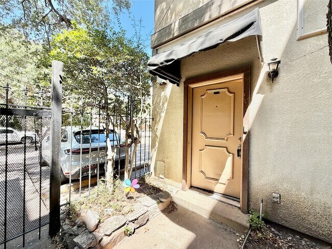 Foto del edificio - 4314 Travis St
