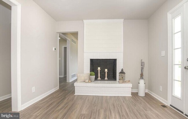 Foto del edificio - 4411 Summit Bridge Rd