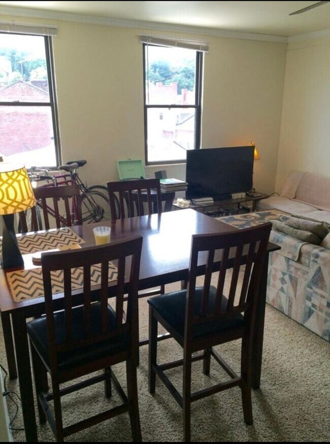 Foto del edificio - 107 S 12th St