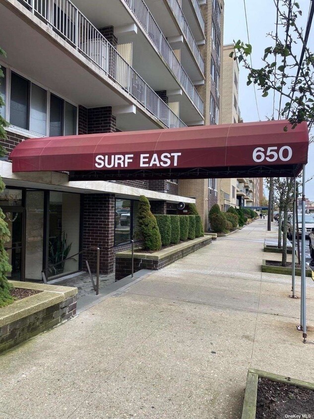 Primary Photo - 650 Shore Rd