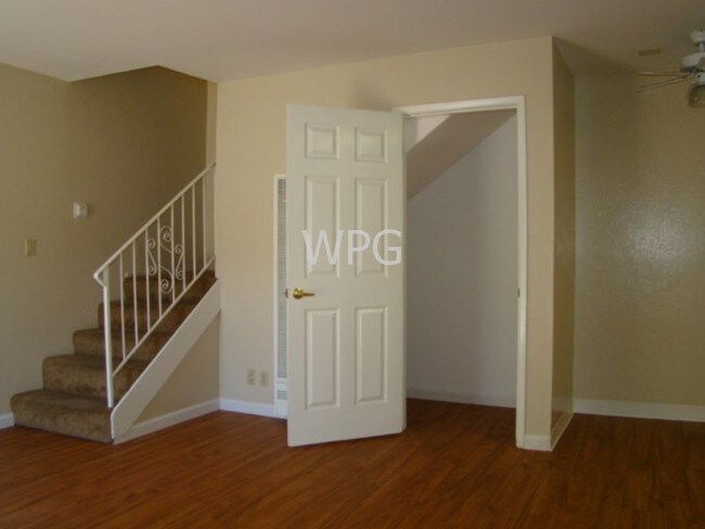 Building Photo - 713 Golden Oak Dr