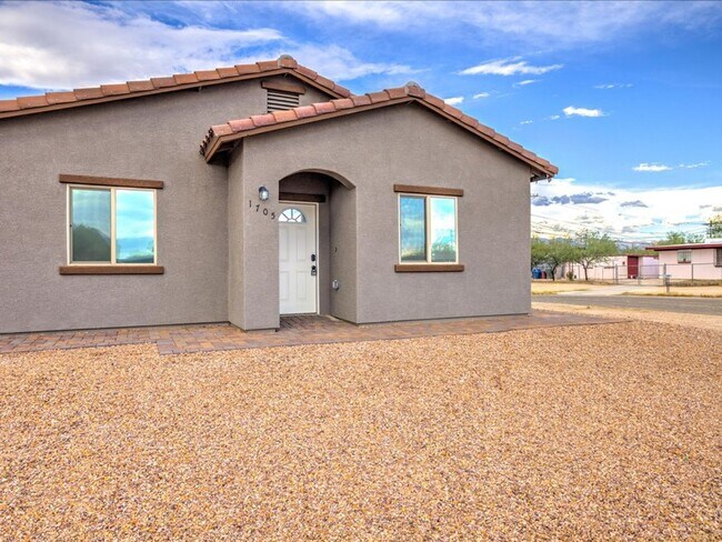 Building Photo - Now accepting pets, with homeowner approval.