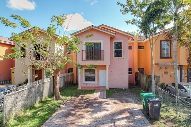 Building Photo - 965 SW 6th Ct