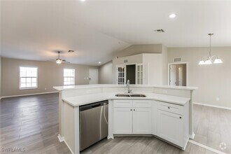 Building Photo - 2214 Armour Rd