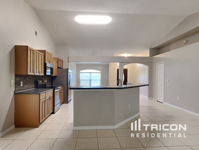Building Photo - 24 Pineland Ln