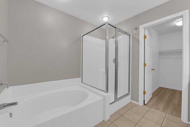 Building Photo - Large 4 bedroom home!  A must see!