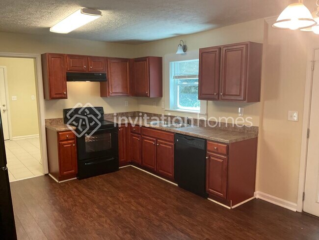 Foto del edificio - 631 Bruce Way SW