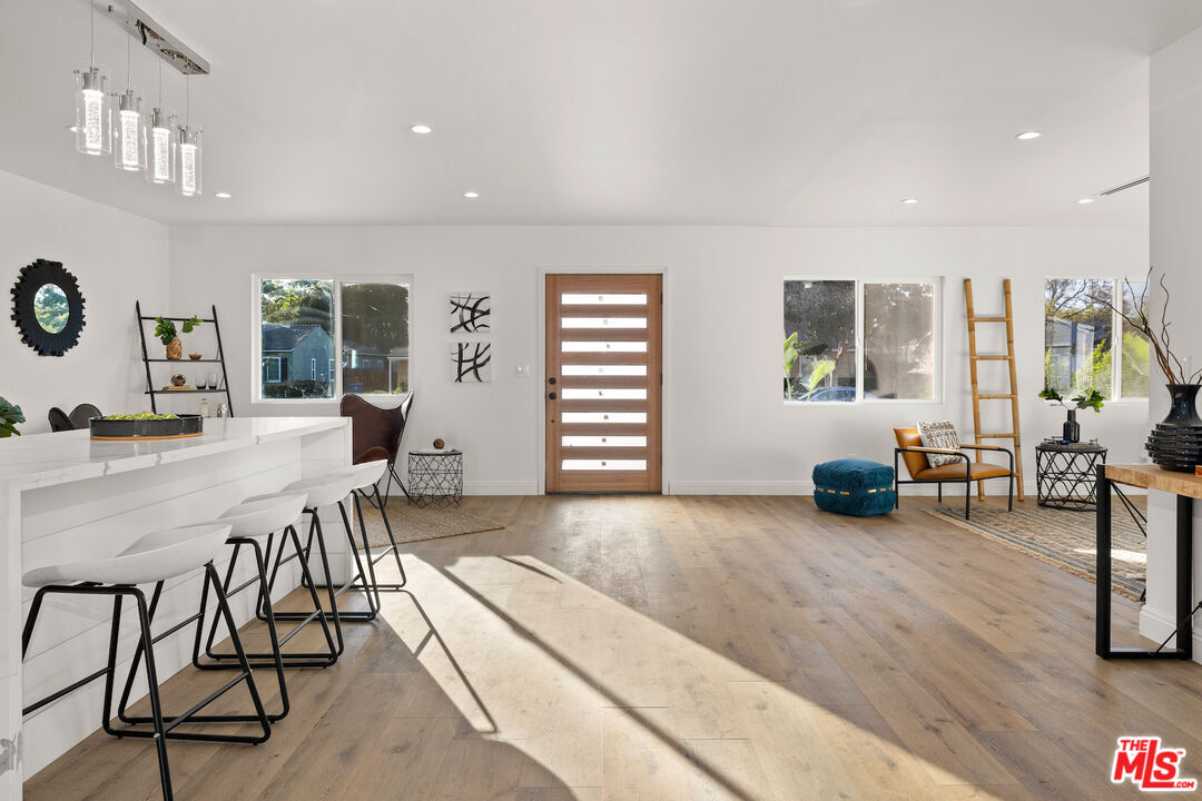 Foto principal - 5928 Tobias Ave