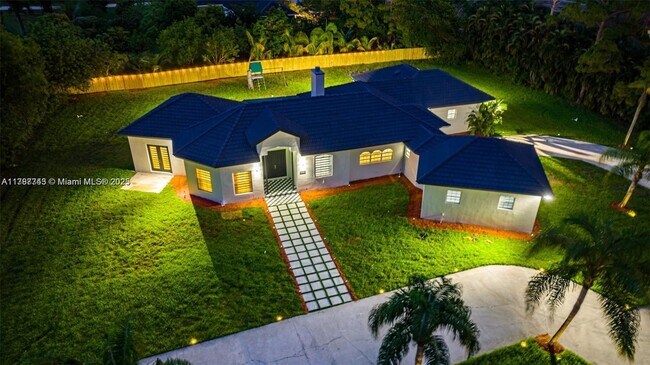 Foto del edificio - 13551 Temple Blvd