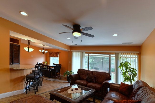 Building Photo - 18601 Walkers Choice Rd