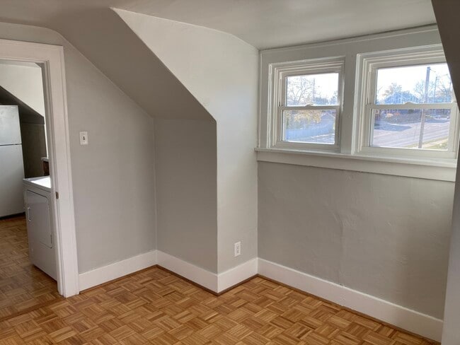 Building Photo - 5425 Webster St