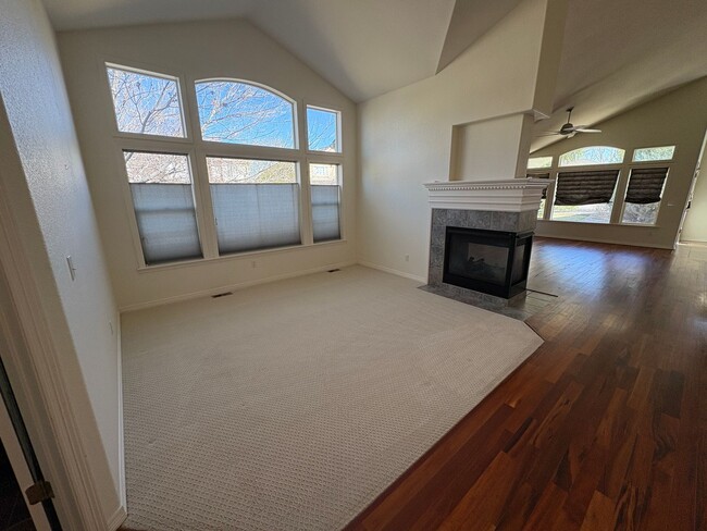 Building Photo - Executive Ranch in the Broadlands