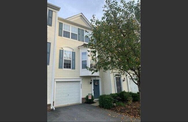 Building Photo - 8482 Putnam Ct