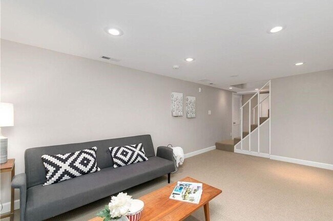 Foto del edificio - Beautiful 3 bedrooms 2 bathroom house for ...