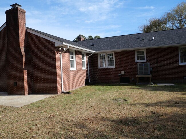 Foto del edificio - 8 Terrace Dr