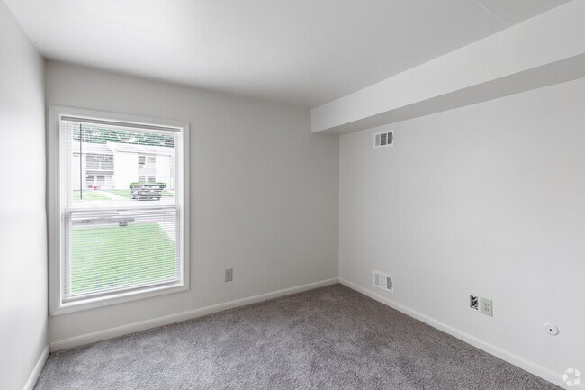 Building Photo - Emerald Pond Estates | 2 bedroom, 1 Bathro...