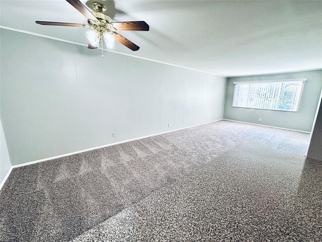 Building Photo - 601 W 11th St