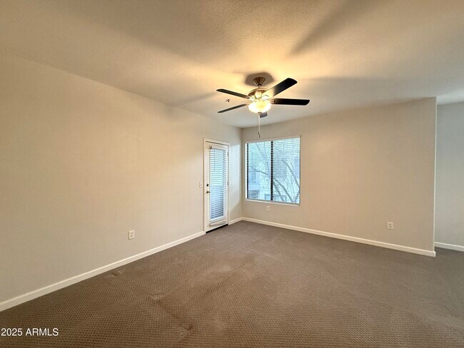 Foto del edificio - 4925 E Desert Cove Ave