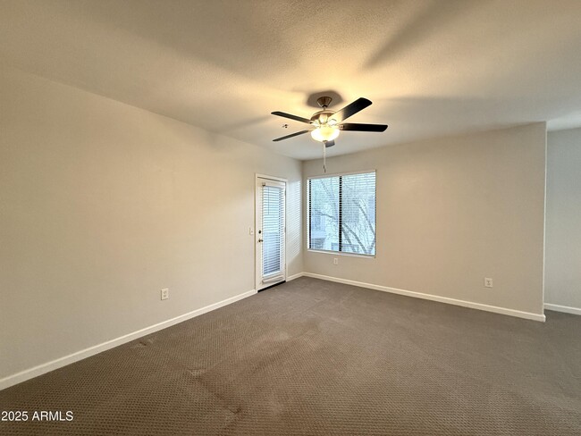 Building Photo - 4925 E Desert Cove Ave