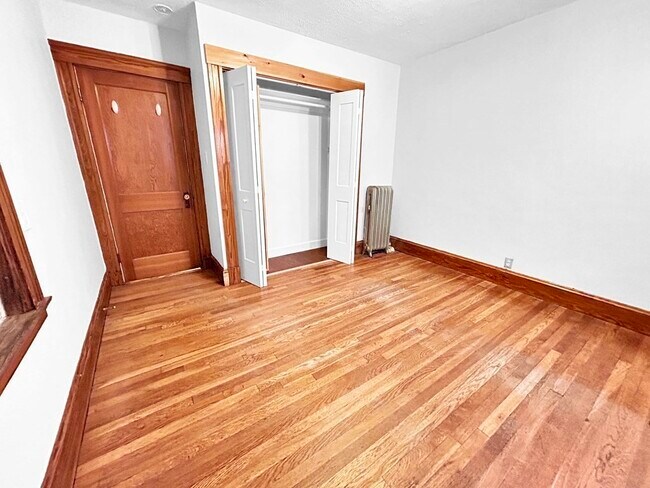 Building Photo - 11 Newton St