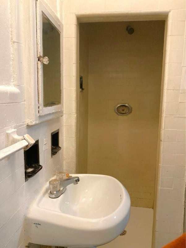 Building Photo - 686 Rutherford Ave
